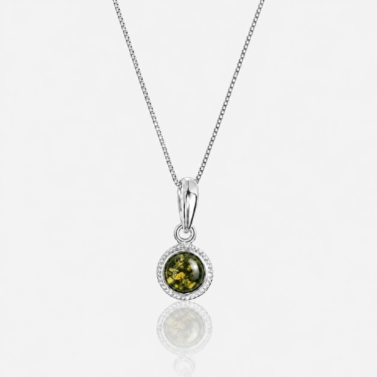 Collana corta in argento con ambra verde