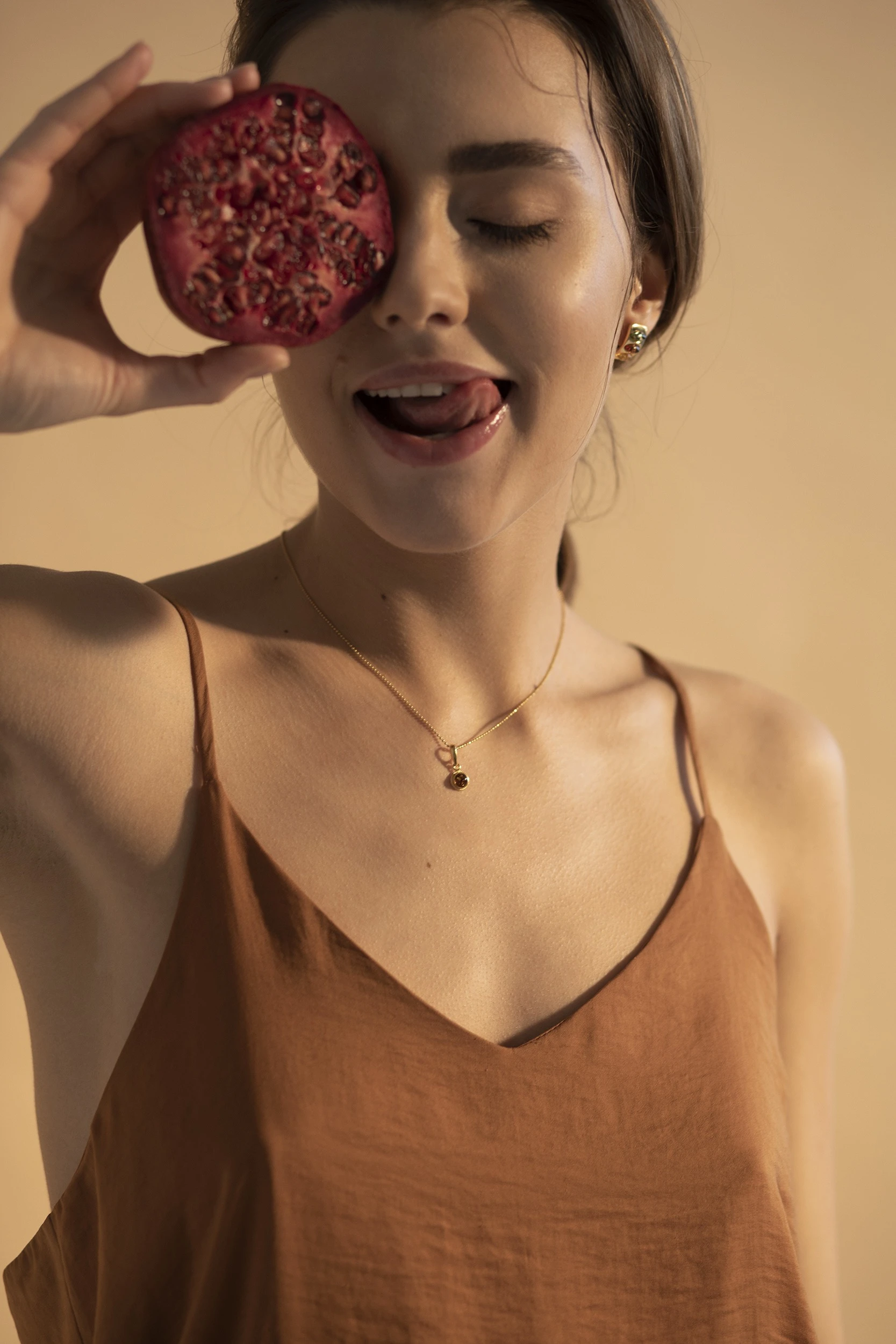 Thumbnail of Mini necklace in gold with amber