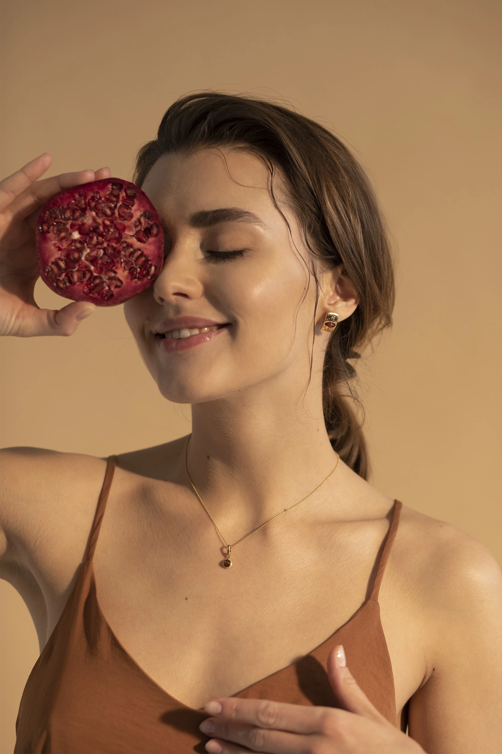 Thumbnail of Mini necklace in gold with amber