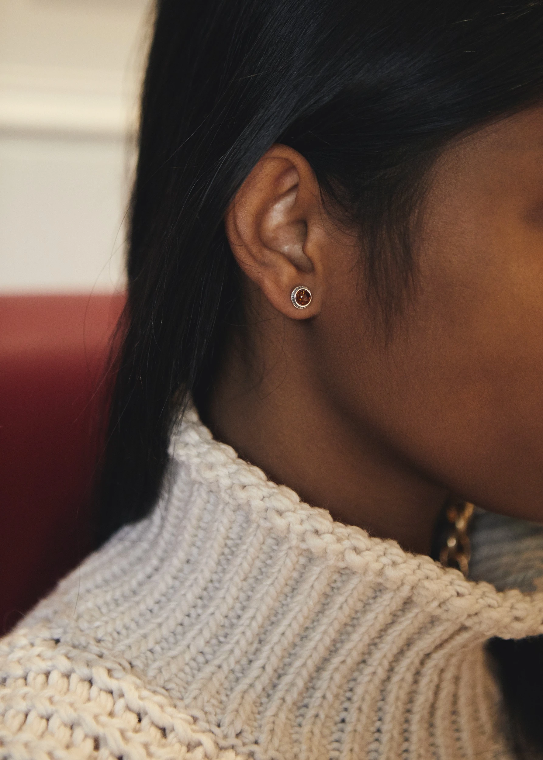 Mini studs in silver with amber