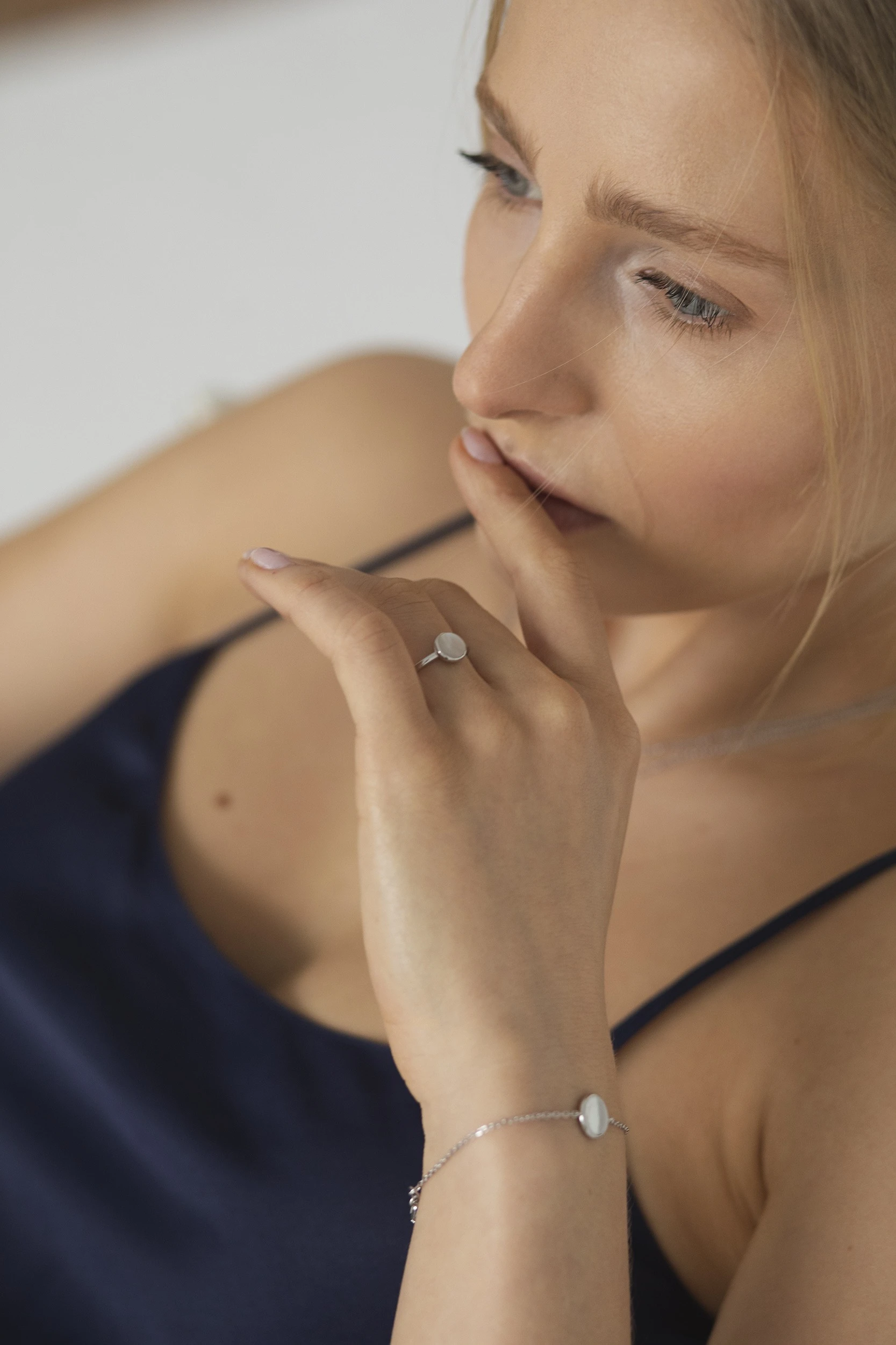 Thumbnail of Mother of pearl silver ring