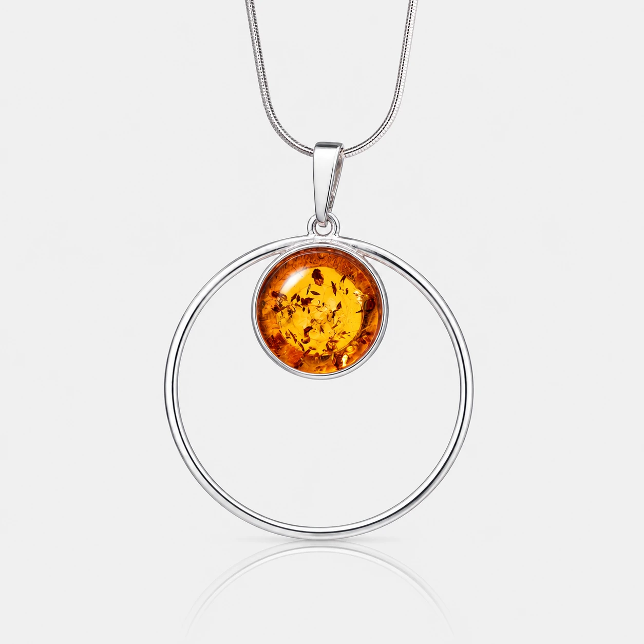 Amy necklace with amber
