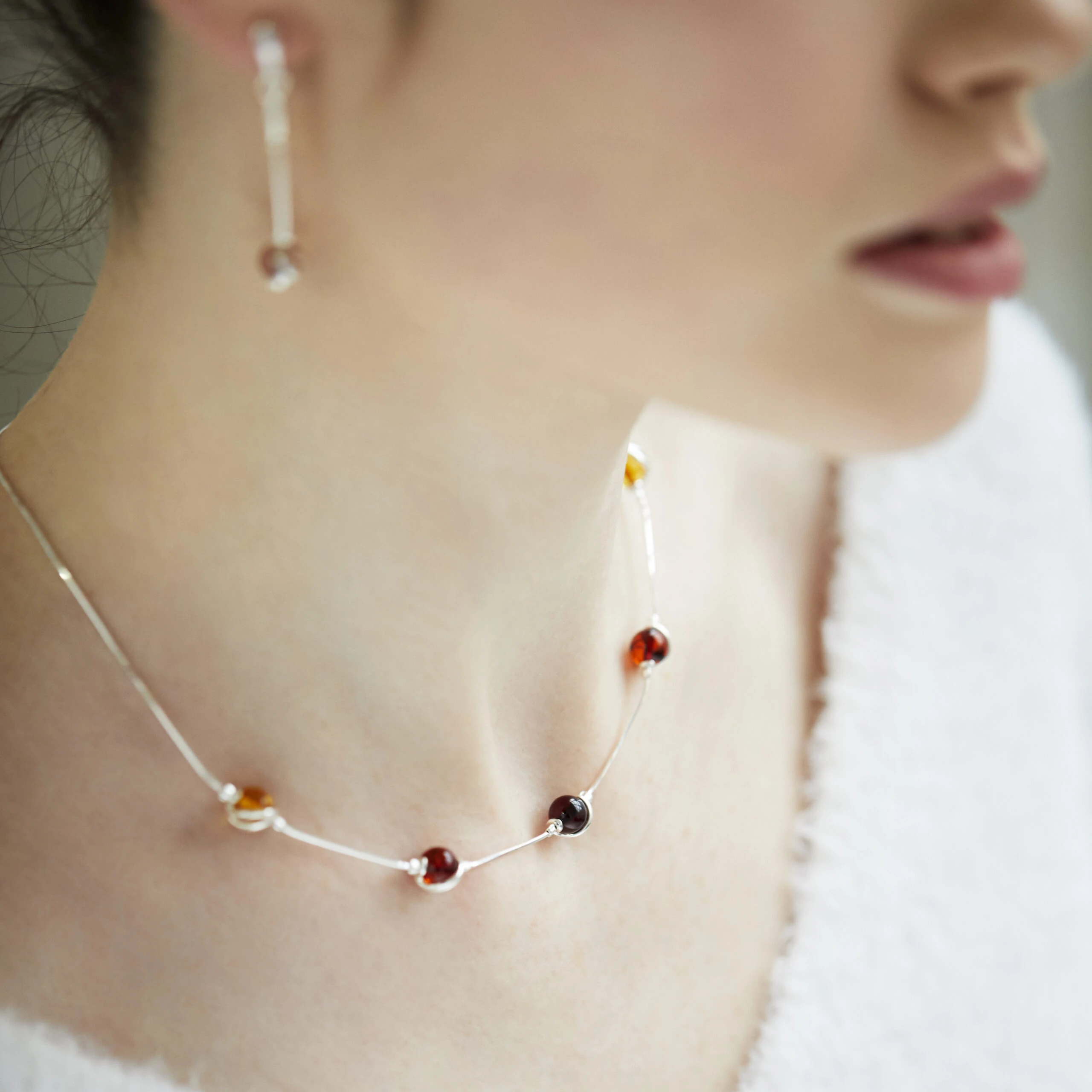 Sophia silver necklace with amber