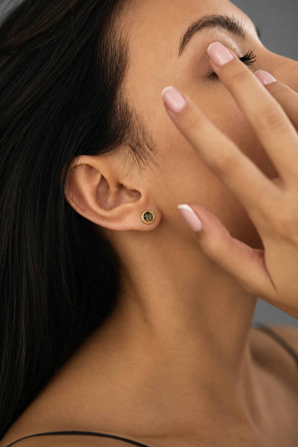 Mini studs in gold with green amber, Gold-plated, Amber, Amber earrings