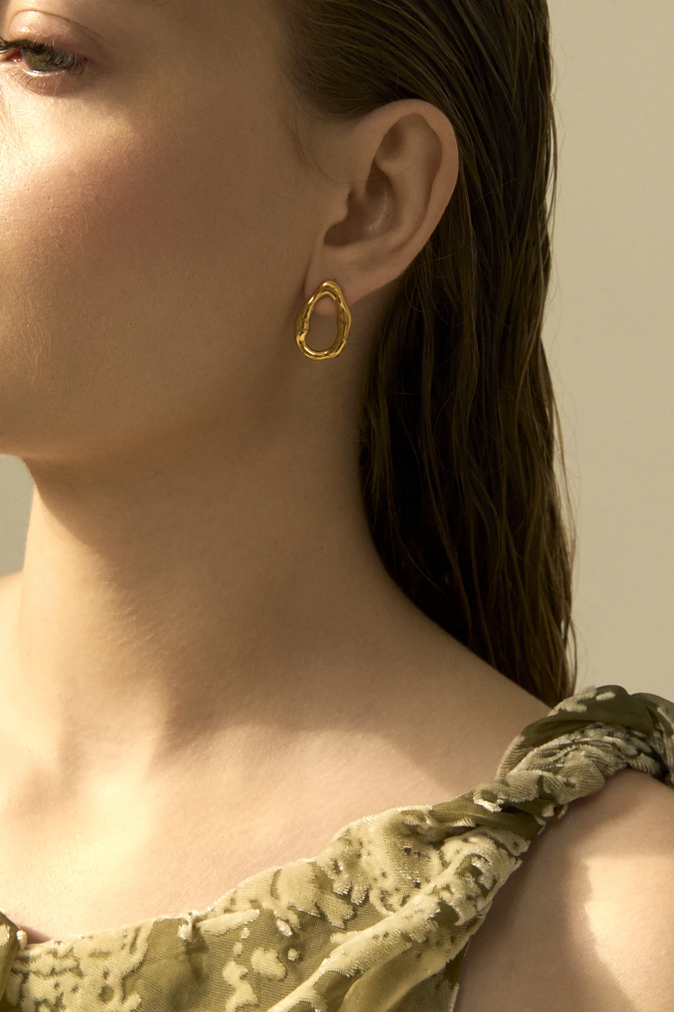Thumbnail of Thea gold earrings