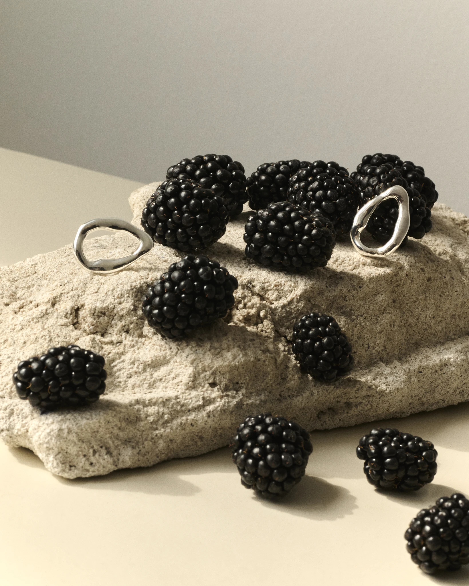 Miniatyrbild av Thea silverörhängen