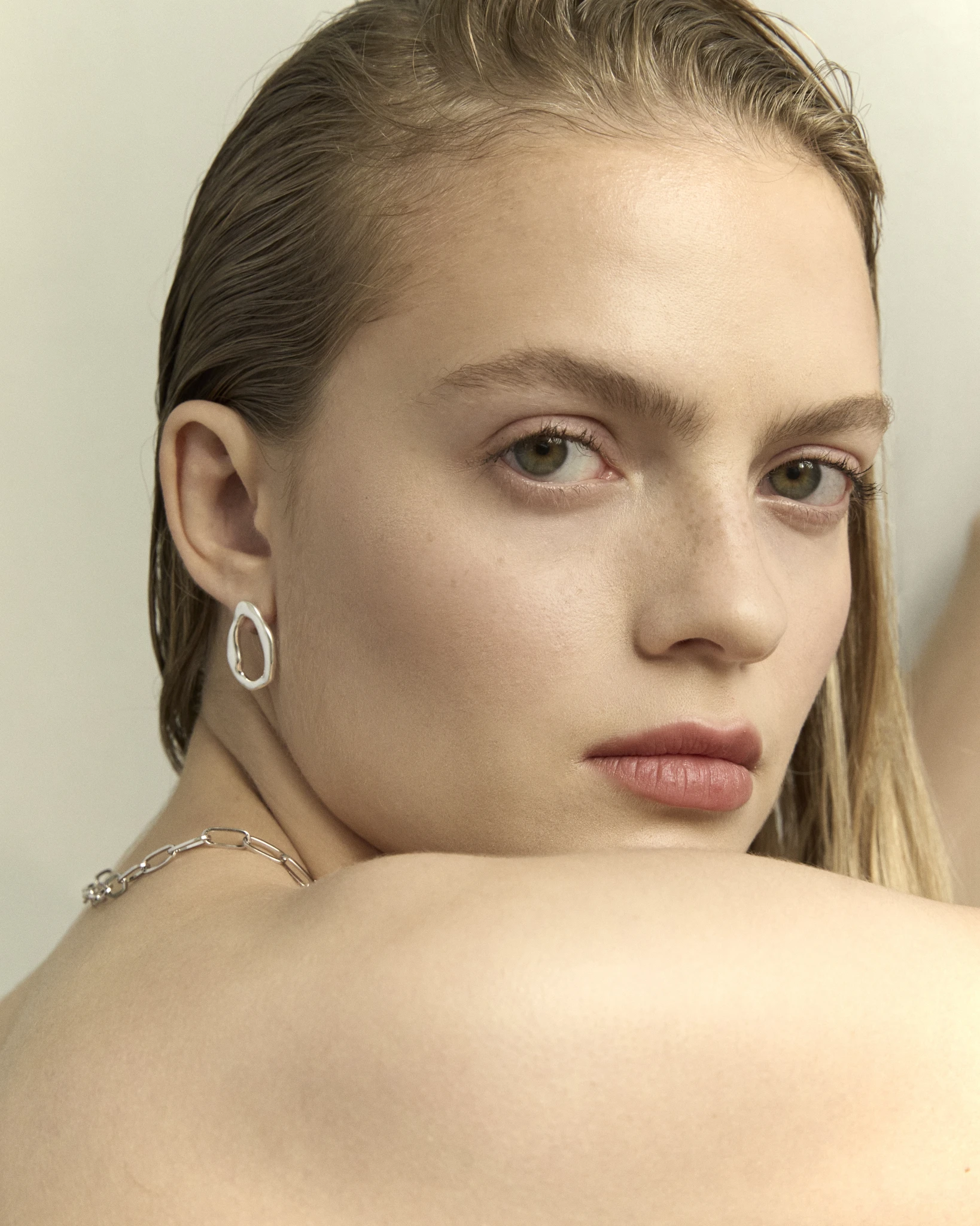 Thea silverörhängen