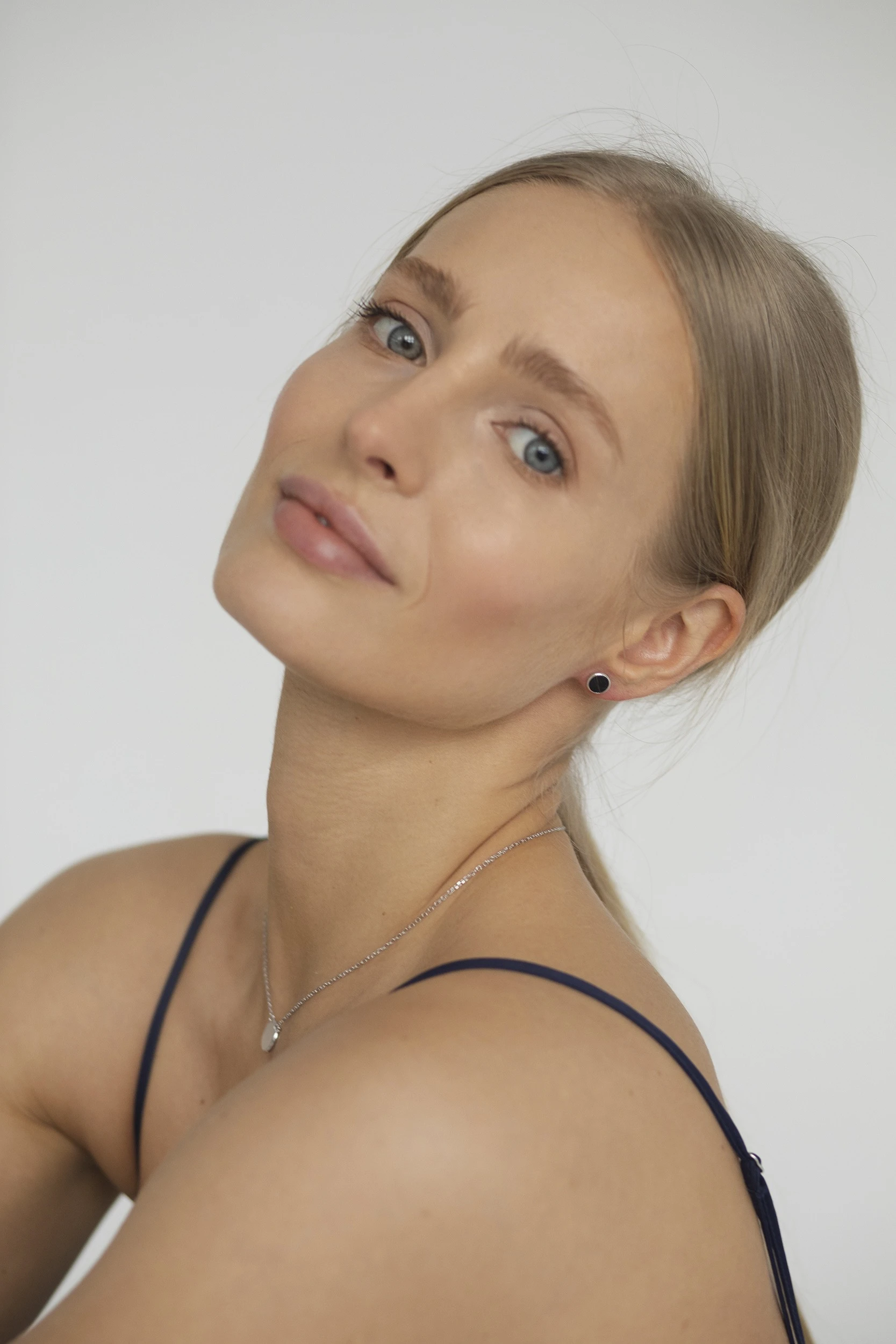 Thumbnail of Trygg stud earrings in silver with onyx