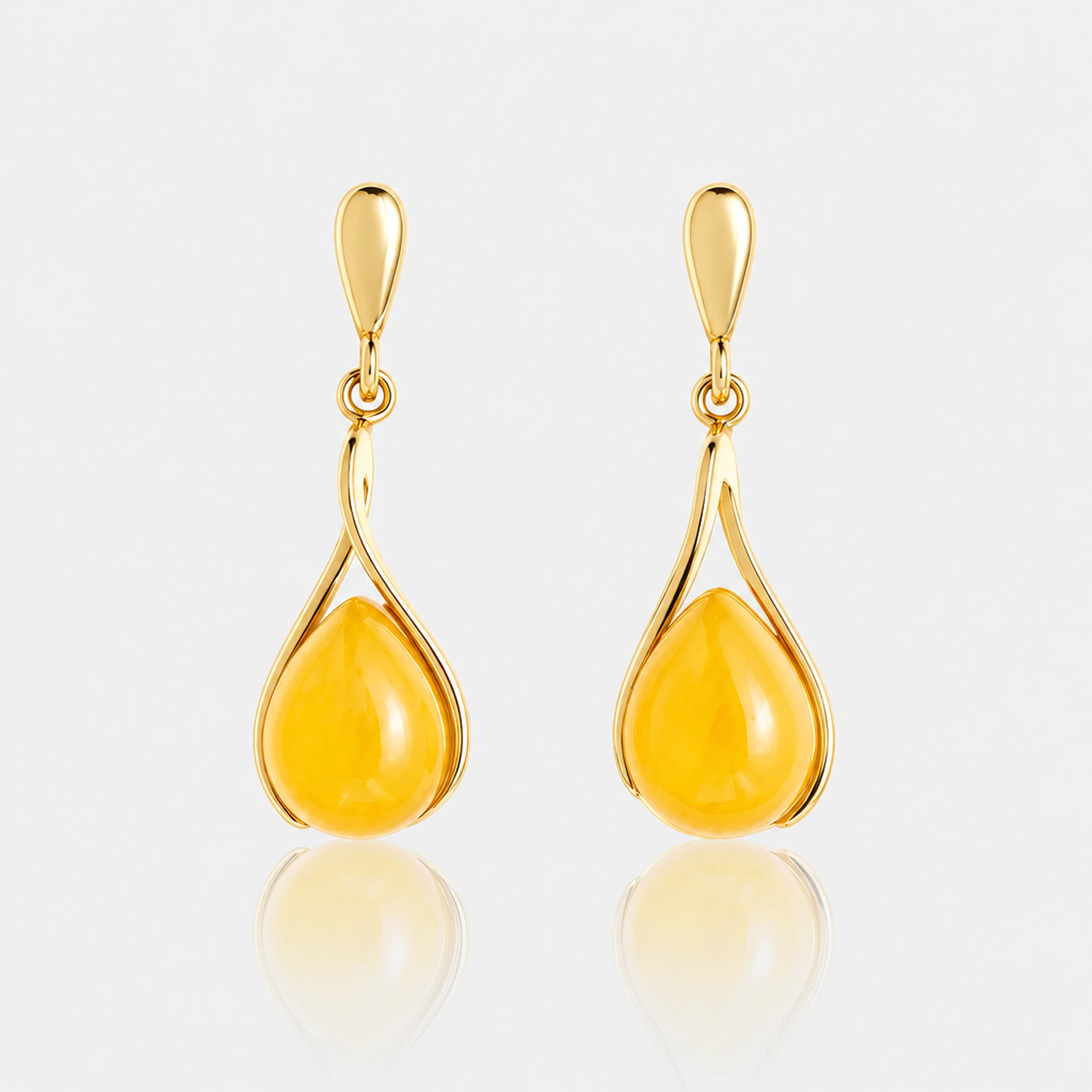 Victoria earrings in gold with milky amber, Gold-plated, Amber, Amber earrings