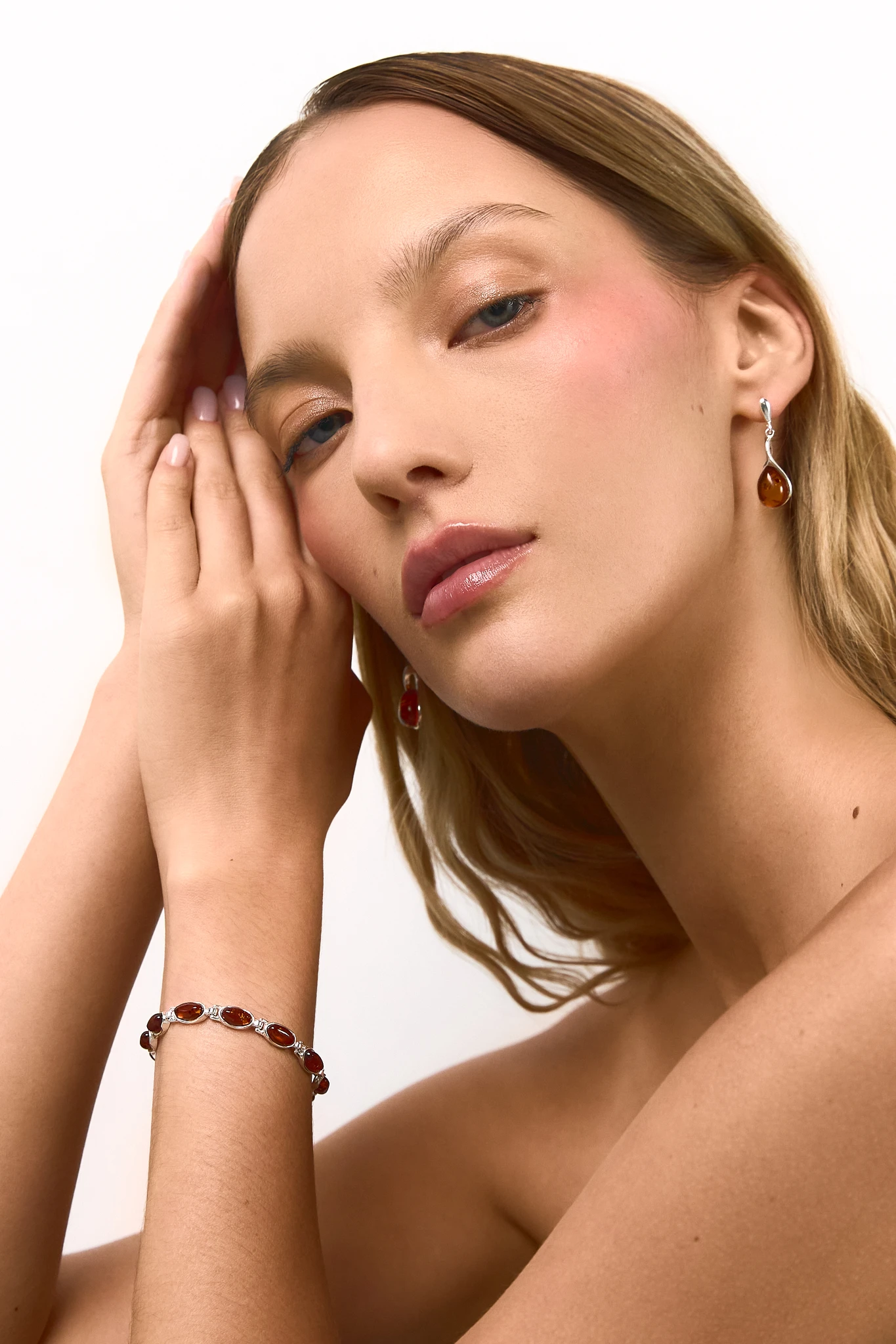 Thumbnail of Victoria earrings in silver with cognac amber