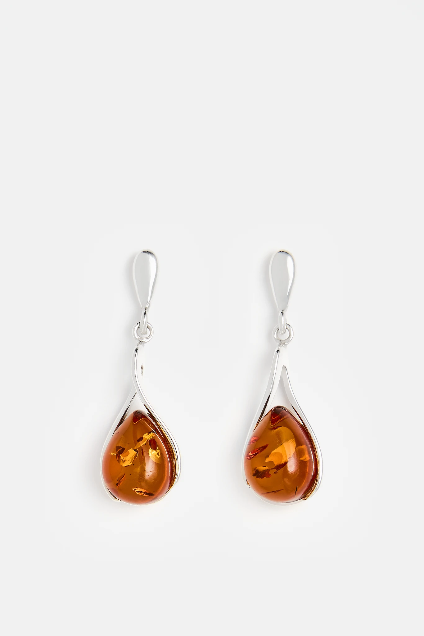 Victoria earrings in silver with cognac amber