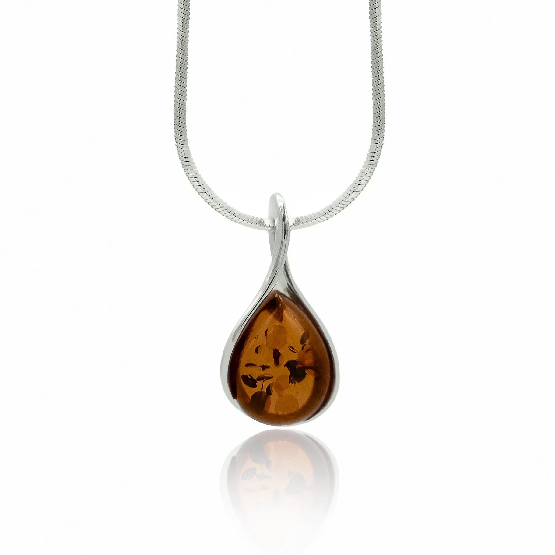 Victoria silver necklace with cognac amber