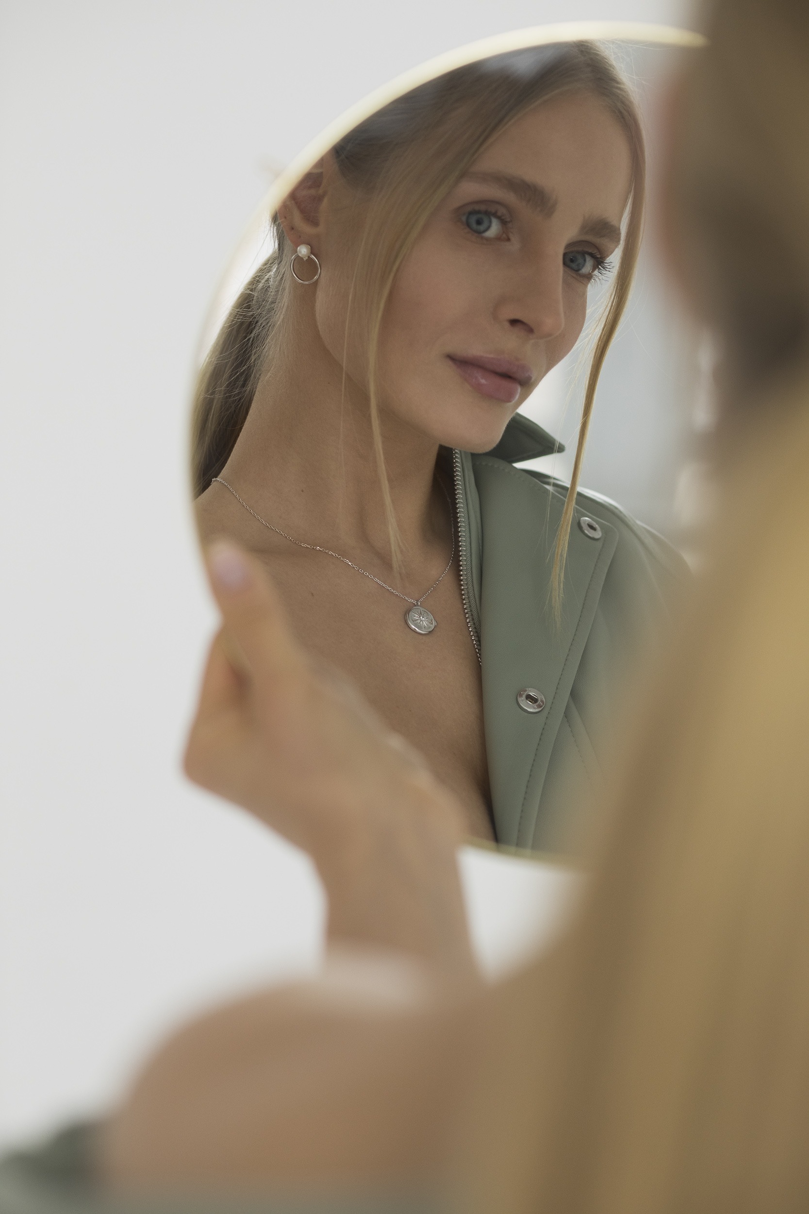 Thumbnail of Freya earrings with pearls